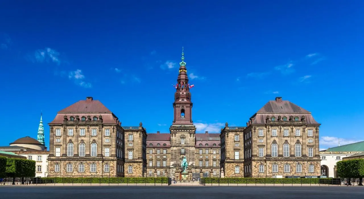 220Sqm Designer Apt - Copenhagen City Center - Private Balcony Apartment